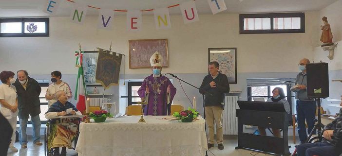 Monsignor Bodo durante la celebrazione della Messa