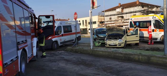 Incidente stradale a Scarnafigi, in strada Grangia: due le vetture coinvolte Incidente stradale a Scarnafigi, in strada Grangia: due le vetture coinvolte