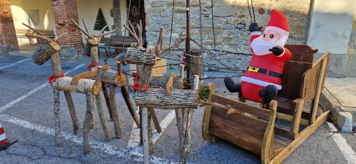 Per la Vigilia la slitta di Babbo Natale arriva a Lesegno