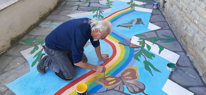 L'arte di Tore Milano abbellisce il centro storico di Mango: un'opera di grande impatto visivo