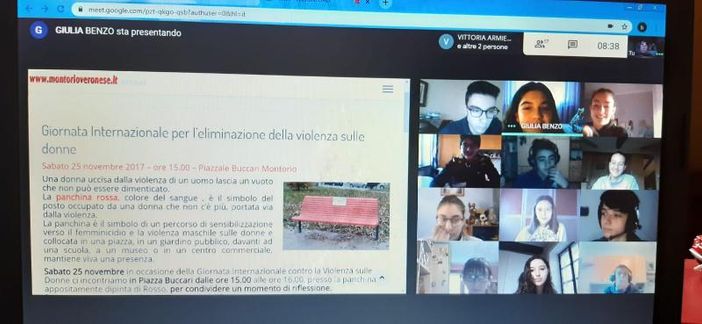 Panchina rossa in piazza Galliano a Ceva