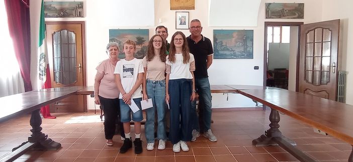 Sanfrè, il sindaco ha incontrato gli studenti che si sono distinti per meriti scolastici Sanfrè, il sindaco ha incontrato gli studenti che si sono distinti per meriti scolastici