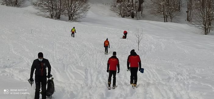 Un compagno travolto da una valanga? Tutto quello che uno scialpinista può fare per salvargli la vita (VIDEO) Un compagno travolto da una valanga? Tutto quello che uno scialpinista può fare per salvargli la vita (VIDEO)