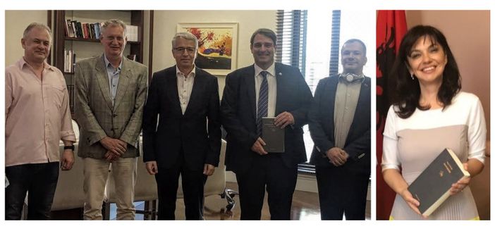 La consegna dei Manuali a Tirana al ministro degli Interni Sandro Lleshaj e alla Presidente dell'autorità nazionale per le strade on. Sonila Qato La consegna dei Manuali a Tirana al ministro degli Interni Sandro Lleshaj e alla Presidente dell'autorità nazionale per le strade on. Sonila Qato