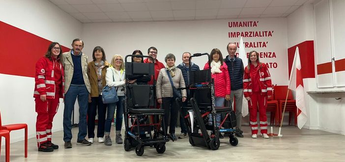 La donazione delle sedie portantine motorizzate alla Croce Rossa di Manta La donazione delle sedie portantine motorizzate alla Croce Rossa di Manta