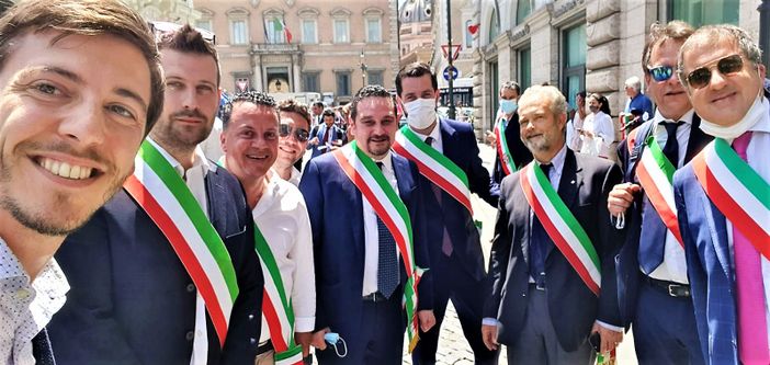 Gastaldi con alcuni sindaci Lega in piazza, a Roma