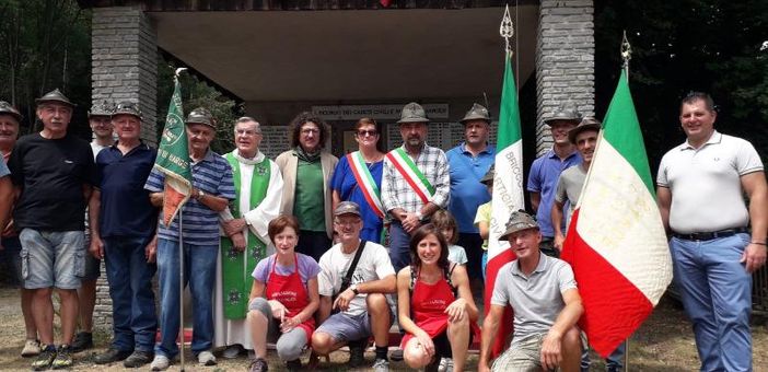 La festa a "Bricco Pelata" di Barge lo scorso anno con il sindaco Ivo Beccaria e il parroco don Andrea Borello