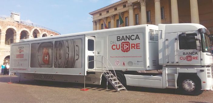 Cuneo apre il "truck tour" della Banca del Cuore: controlli gratuiti in piazza Galimberti