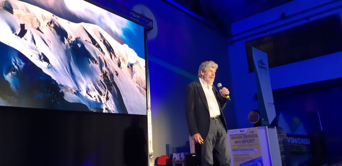 Un momento della serata andata in scena ieri nel padiglione interno alla Lagnasco Fruit