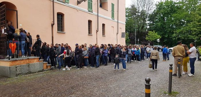 Europee, tantissimi rumeni al voto per il loro Paese nel seggio di Cuneo Europee, tantissimi rumeni al voto per il loro Paese nel seggio di Cuneo