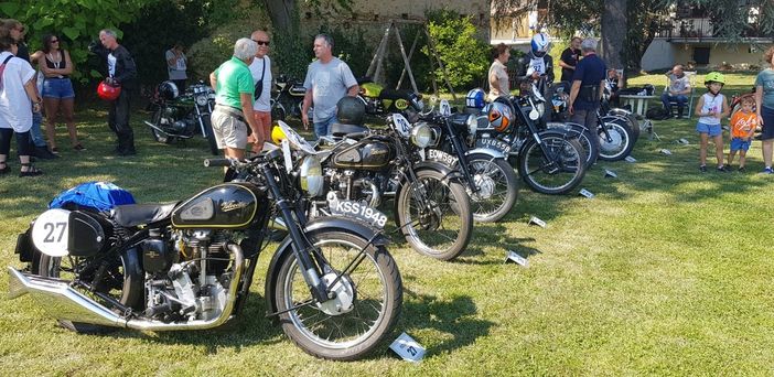 Grande entusiasmo a Lesegno per la tappa della grandonfo 8 delle Langhe