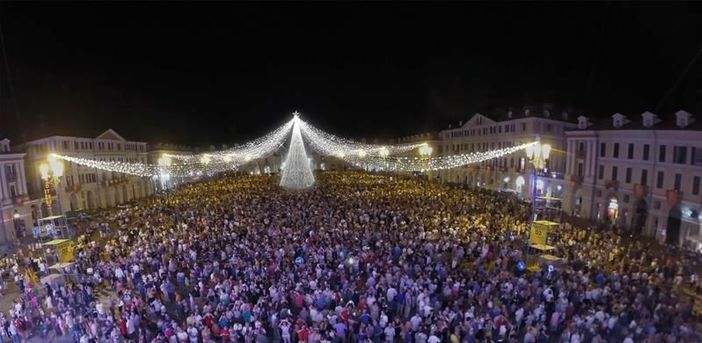 Cuneo pronta a risplendere con “IllumiNatale 2025”: luci barocche, acrobazie e un ricchissimo calendario di eventi per l’Immacolata