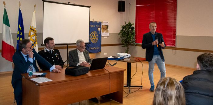 Tanti studenti a Savigliano per il progetto "Violenze di mano... violenze di mente"