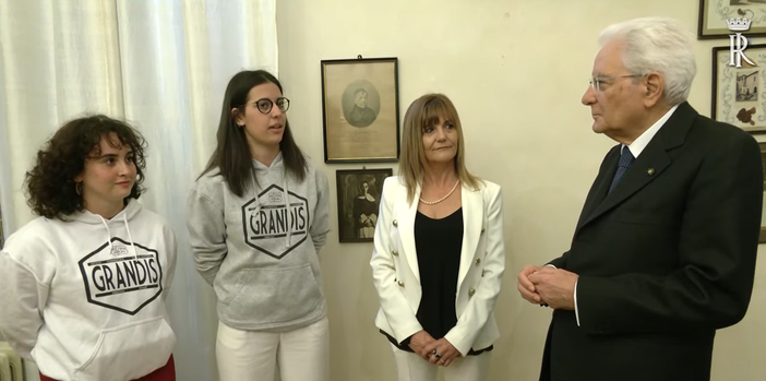 L'incontro di Sveva e Celeste con Mattarella al Museo Casa Galimberti [VIDEO]