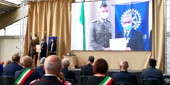 La consegna dell'attestato, a Codogno