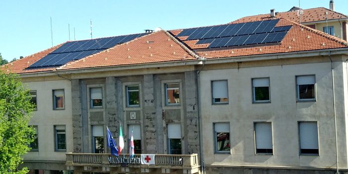 Il nuovo impianto fotovoltaico sul tetto del Municipio di Verzuolo