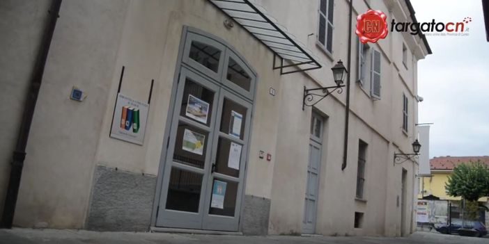 L'ingresso della biblioteca di Barge