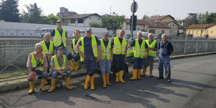 I volontari della Protezione Civile di Beinette ripuliscono l'alveo del torrente Josina