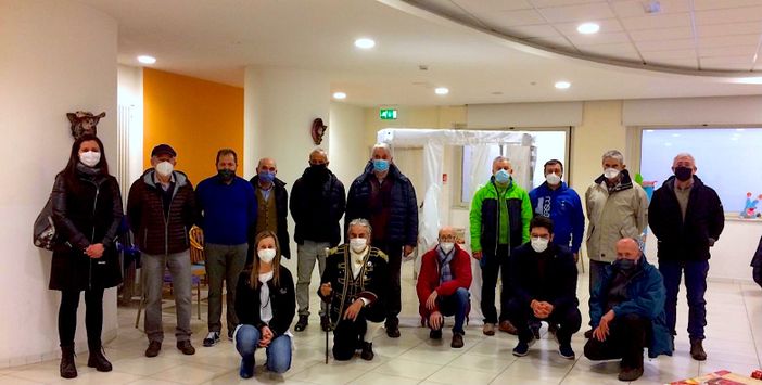 I rappresentanti di gruppi e Associazioni che hanno reso possibile l'acquisto della stanza degli abbracci