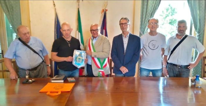 Moretta e l’Australia legate grazie ai due radioamatori Carlo Ponso e Carlo Verzelletti Moretta e l’Australia legate grazie ai due radioamatori Carlo Ponso e Carlo Verzelletti