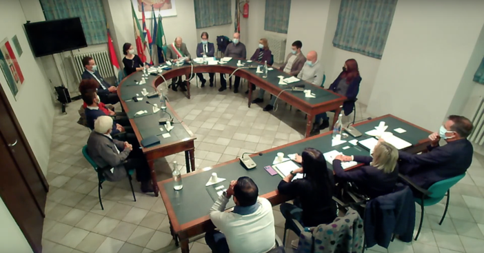 Primo consiglio del Sannazzaro-bis: "Noi chiamati a ripartire" e dalla minoranza: "Opposizione costruttiva, chiediamo ascolto"