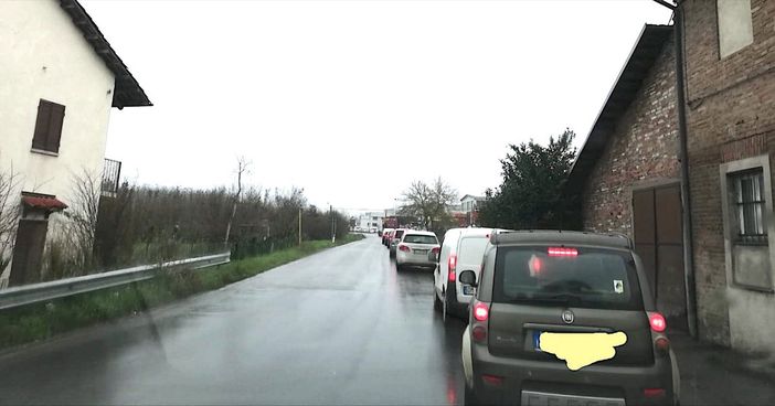 Ancora lunghe code lungo la Sp7 in territorio di Verduno (foto di repertorio)