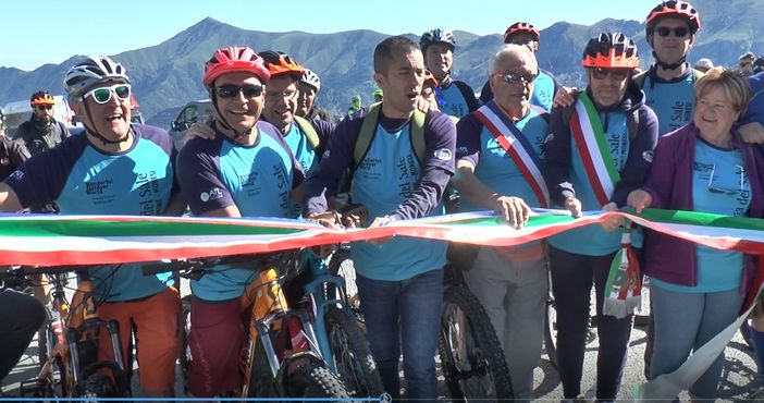 Pedalata promozionale sull'Alta Via del Sale, la strada bianca in quota più bella d'Europa (VIDEO) Pedalata promozionale sull'Alta Via del Sale, la strada bianca in quota più bella d'Europa (VIDEO)