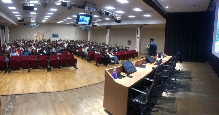 L'aula magna del "Vallauri" di Fossano L'aula magna del "Vallauri" di Fossano