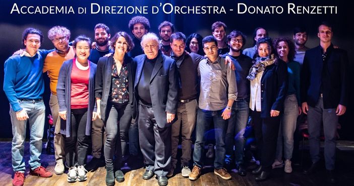 Il gruppo d allievi dell'Accademia Direzione d'Orchestra con il maestro Donato Renzetti