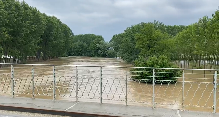 DIRETTA MALTEMPO/ Il Po esonda a Cardè e Faule: frane e smottamenti ovunque (ma di piccola entità)