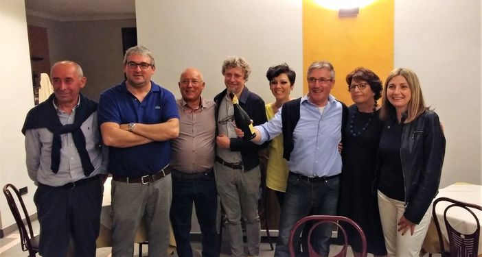 Nanni Michelotti festeggia la rielezione con la sua squadra Nanni Michelotti festeggia la rielezione con la sua squadra