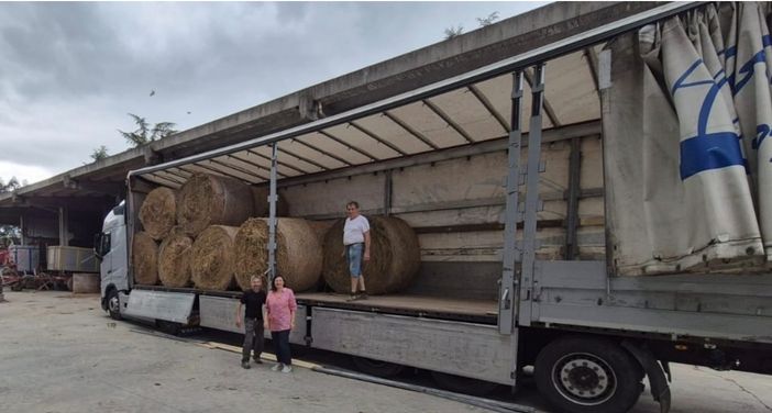 Il nuovo carico di fieno solidale partito per la Sicilia