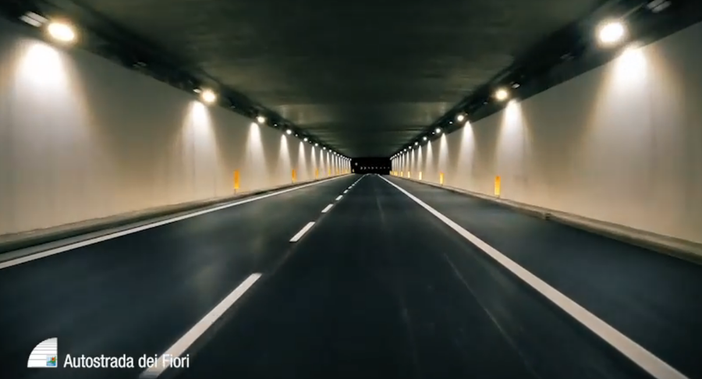 Auto sbanda sull’A6 Torino-Savona: paura in galleria tra Niella Tanaro e Mondovì