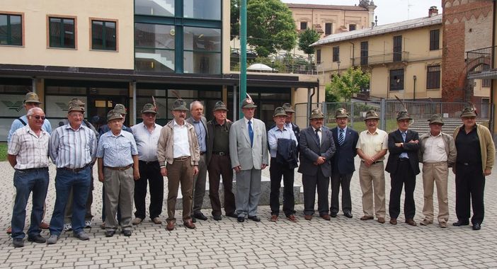 Ceva: alla “Galliano” si rincontrano gli alpini in servizio militare negli anni ’70