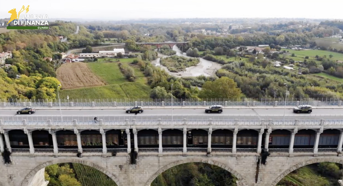 Truffe sentimentali e falsi investimenti in criptovalute: la Guardia di Finanza smantella organizzazione criminale di frodi informatiche Truffe sentimentali e falsi investimenti in criptovalute: la Guardia di Finanza smantella organizzazione criminale di frodi informatiche