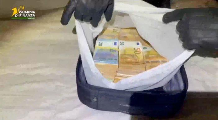 Riciclaggio e frodi fiscali, a Brescia 500 trasferimenti illeciti per 1mln di euro Riciclaggio e frodi fiscali, a Brescia 500 trasferimenti illeciti per 1mln di euro