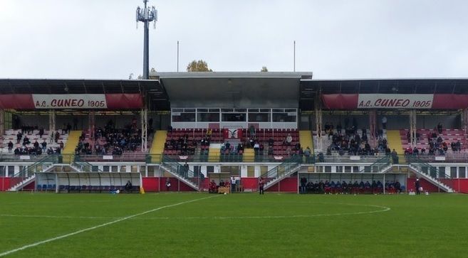 L'interno dello stadio "F.lli Paschiero" di Cuneo