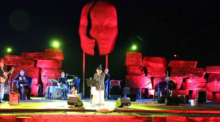 Le immagini dello spettacolo di Paolo Rossi, ieri sera, a Cervere