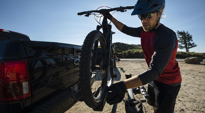 Come posso trasportare la mia bici in auto?