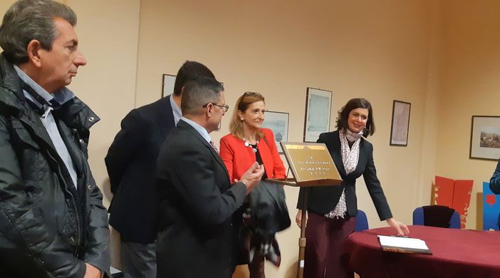 Saluzzo, l'intitolazione della sala comunale a Salvatore Morelli, madrina l'onorevole Laura Boldrini