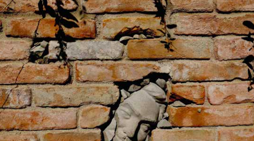 A Guarene inaugura il progetto "I dormienti" di Hilario Isola A Guarene inaugura il progetto "I dormienti" di Hilario Isola