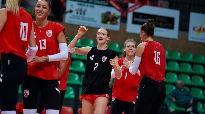 Un'esultanza delle gatte nell'allenamento congiunto con la LPM BAM Mondovì disputatosi mercoledì 5 (credit Danilo Ninotto) Un'esultanza delle gatte nell'allenamento congiunto con la LPM BAM Mondovì disputatosi mercoledì 5 (credit Danilo Ninotto)