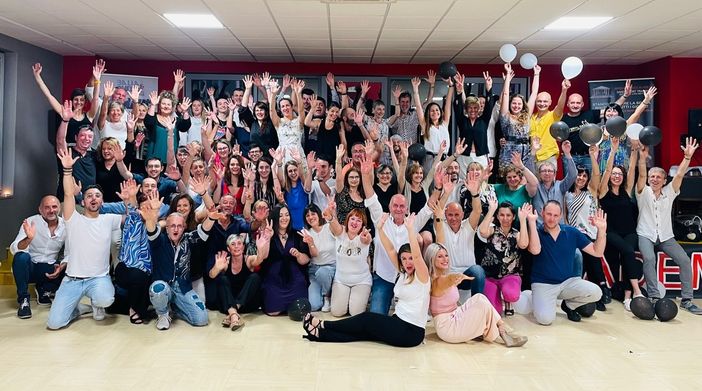 Mancano 4 dame al corso base di Salsa e Bachata, vuoi iscriverti?