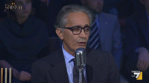 Duilio Paolino durante una puntata de "La Gabbia"