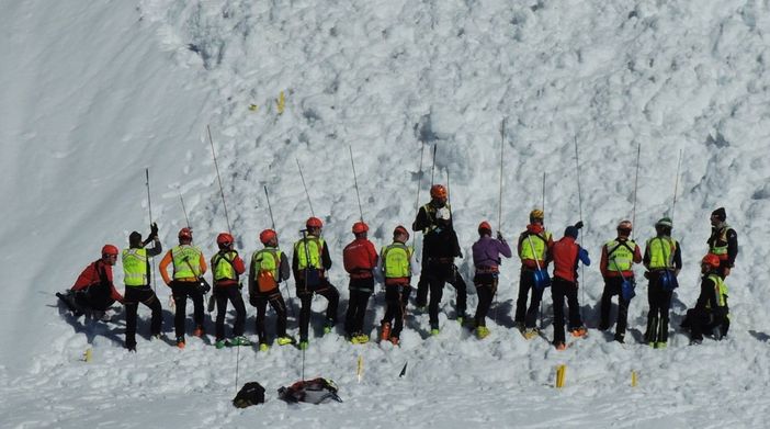 Valanga con disperso in zona Terme di Valdieri: è un'esercitazione del Soccorso Alpino di Cuneo Valanga con disperso in zona Terme di Valdieri: è un'esercitazione del Soccorso Alpino di Cuneo
