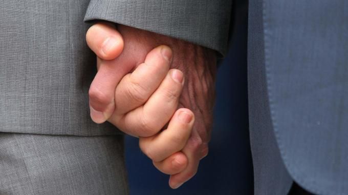 "Santità, mio figlio è gay ed io, come mamma, amo mio figlio e la sua omoaffettività" "Santità, mio figlio è gay ed io, come mamma, amo mio figlio e la sua omoaffettività"