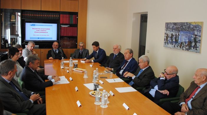 Il presidente di Confcommercio-Imprese per l'Italia Carlo Sangalli in visita all'Associazione Commercianti Albesi Il presidente di Confcommercio-Imprese per l'Italia Carlo Sangalli in visita all'Associazione Commercianti Albesi