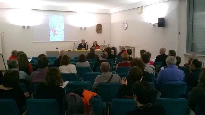 Nella foto un momento della presentazione tenutasi nei giorni scorsi presso il Salone Diocesano di via Mandelli ad Alba