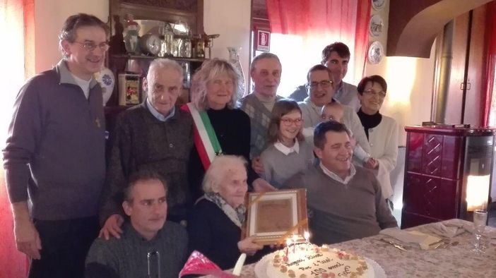 Marsaglia: tutta la comunità in festa per i 100 anni di "Rina" Baglione