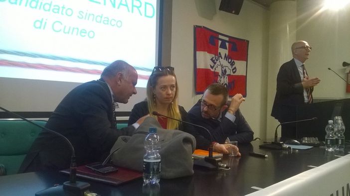 "A Cuneo, dove cadono ponti, noi candidiamo un ingegnere": Giorgia Meloni in Sala Falco per aprire la campagna elettorale di Giuseppe Menardi (GUARDA FOTO E VIDEO)
